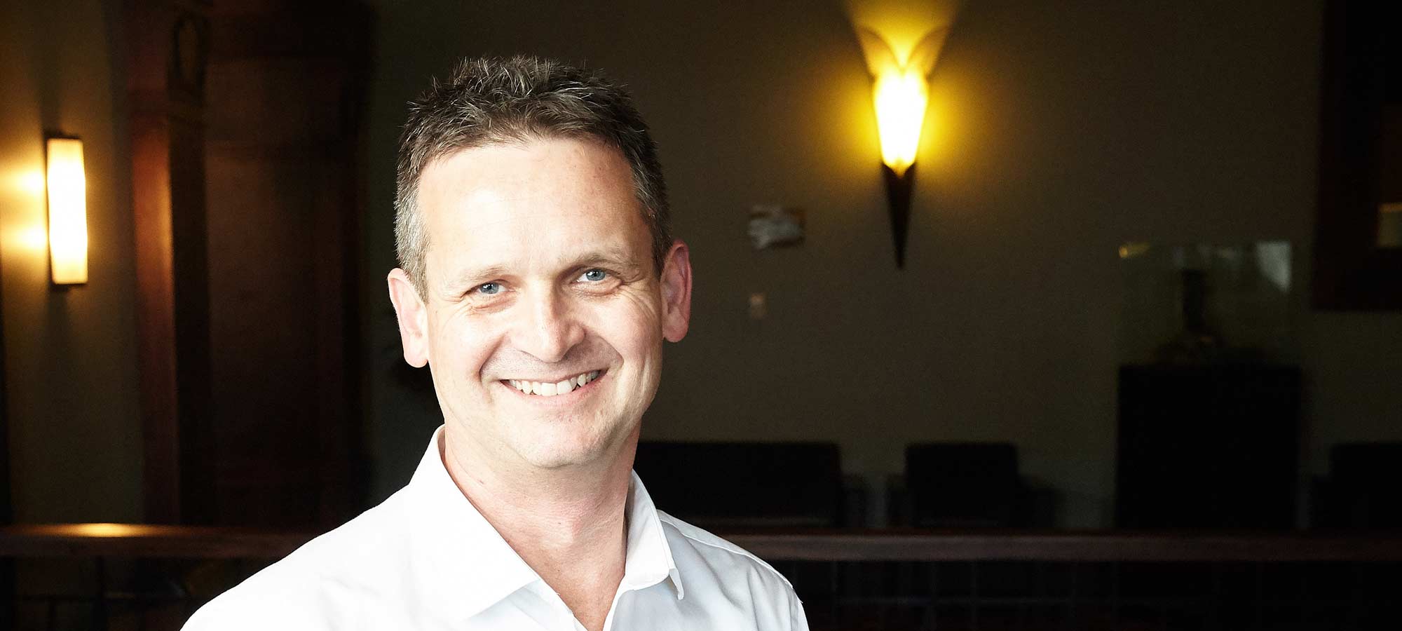 Warren Hughes, General Manager Cloud, Equinox IT Auckland Warren Hughes, General Manager Cloud, Equinox IT Auckland